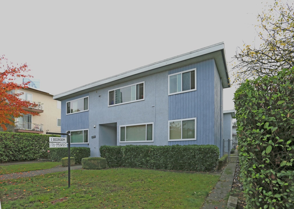 6592 Telford Av in Burnaby, BC - Building Photo