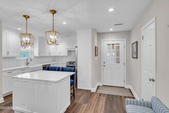 68 Maple Dr in Spring Lake, NJ - Building Photo - Building Photo