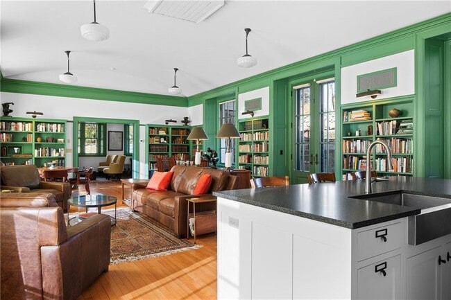 238 Highland Rd in Tiverton, RI - Building Photo - Building Photo