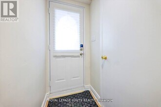 4023 Bishopstoke Ln in Mississauga, ON - Building Photo - Building Photo