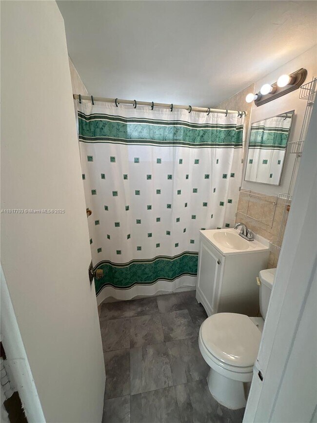 739 SW 9th St in Miami, FL - Building Photo - Building Photo