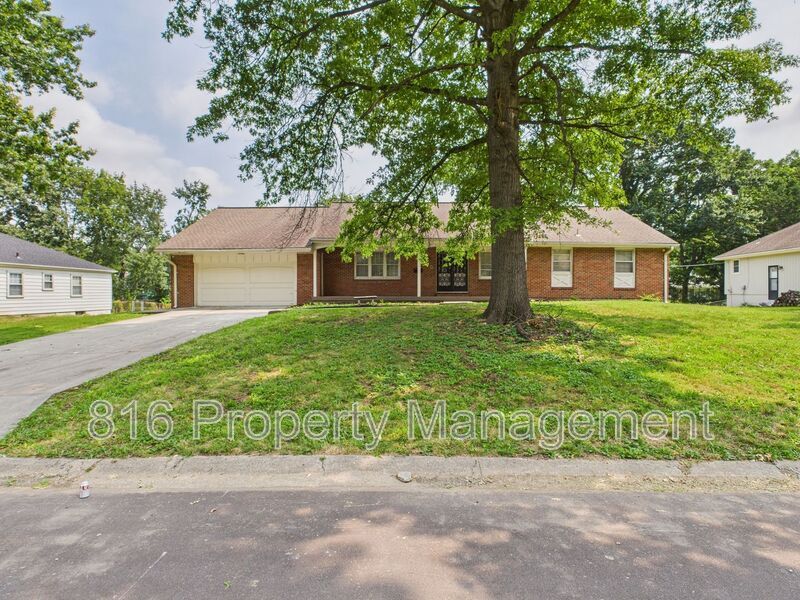3233 Shady Bend Dr in Independence, MO - Building Photo
