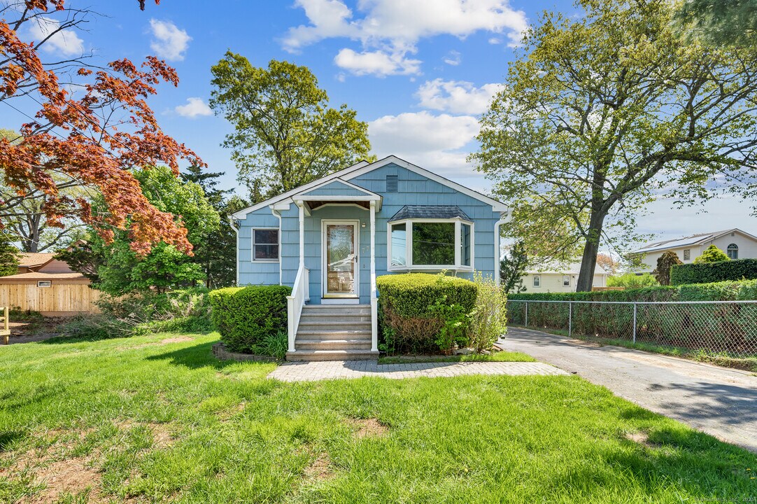 77 Catherine St in East Haven, CT - Building Photo