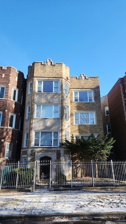 7735 S Essex Ave in Chicago, IL - Building Photo