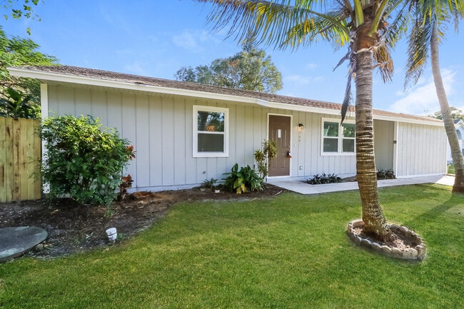 266 SW Voltair Terrace in Port St. Lucie, FL - Building Photo - Building Photo