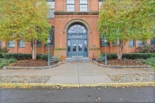 25 Grand St in Norwalk, CT - Building Photo