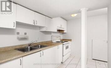 14 Tarsus Crescent in Toronto, ON - Building Photo - Building Photo