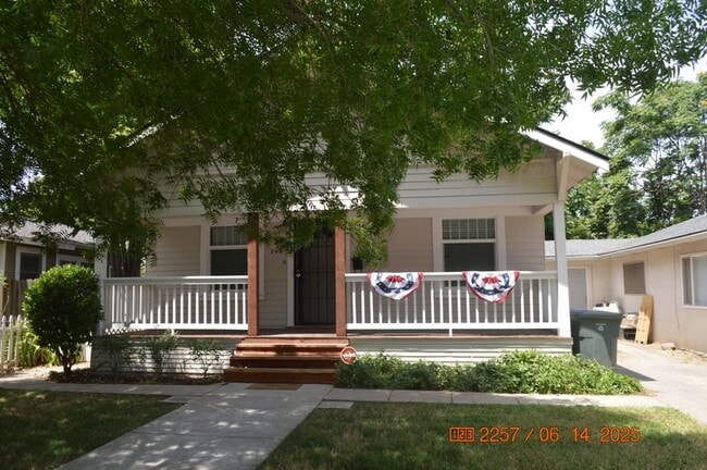209 Semple St in Modesto, CA - Building Photo - Building Photo