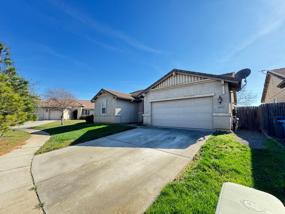 5534 Waterhole Loop in Marysville, CA - Building Photo