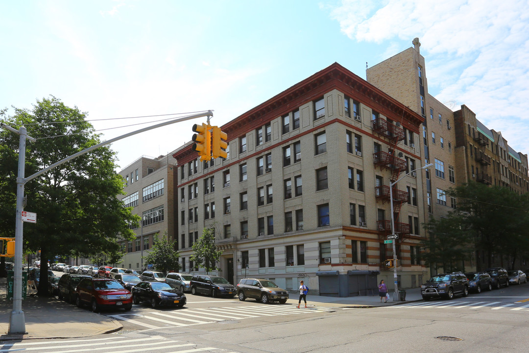 618 W 187th St in New York, NY - Building Photo