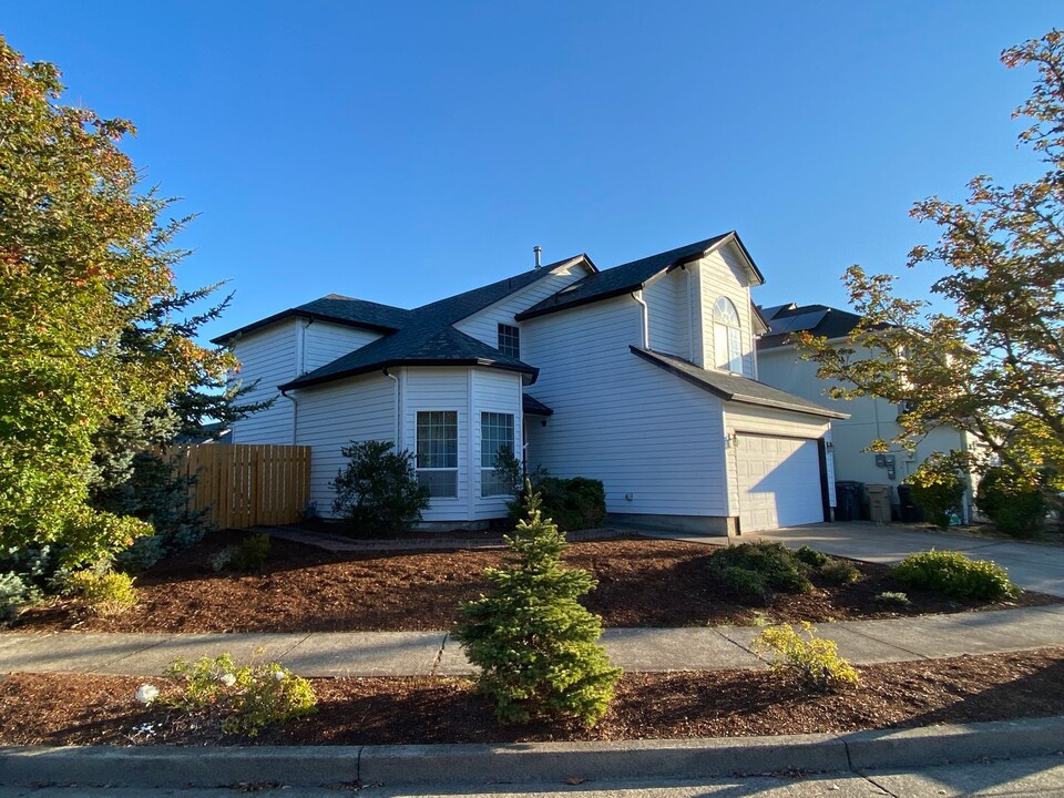 1693 SW Barley Hill Dr in Corvallis, OR - Building Photo