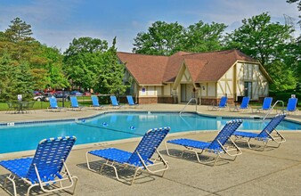 Sycamore Creek Apartments in Lake Orion, MI - Foto de edificio - Building Photo