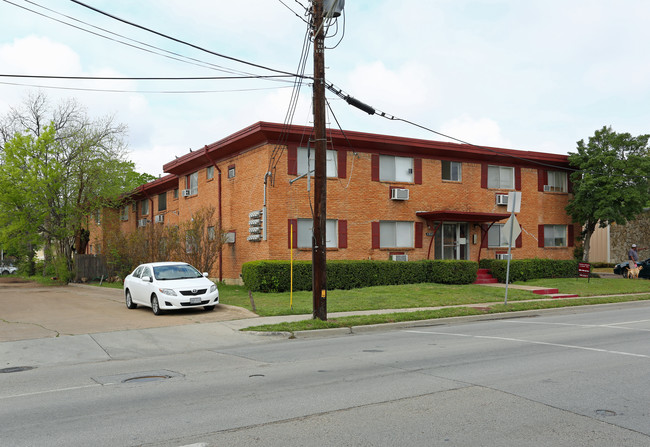 Woodstone Apartments in Dallas, TX - Building Photo - Building Photo