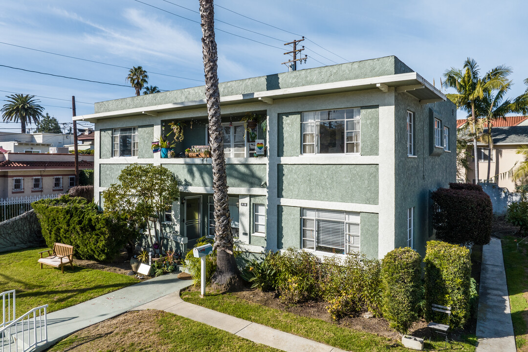 33 Kennebec Ave in Long Beach, CA - Building Photo