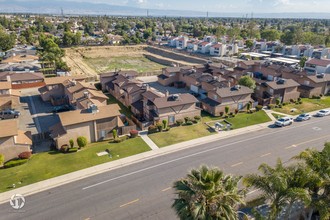 7909 S Laurelglen in Bakersfield, CA - Building Photo - Building Photo