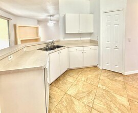332 SW Glenwood Dr in Port St. Lucie, FL - Building Photo - Building Photo