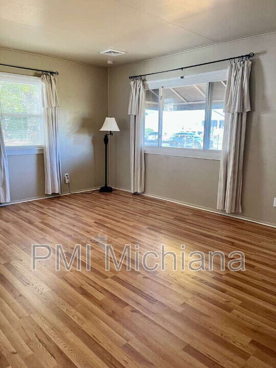 519 Grand Blvd in Mishawaka, IN - Building Photo