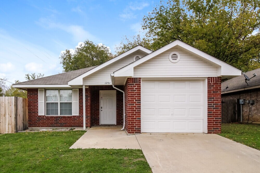 1201 Paco Trail in Denton, TX - Building Photo