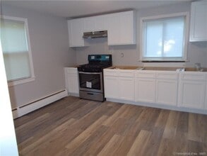 29 Benton St in Winchester, CT - Building Photo - Building Photo