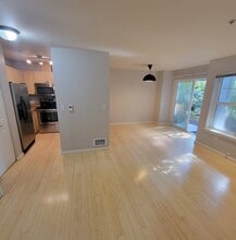 14035 Greenwood Ave N, Unit Greenwood Highlands B1 in Seattle, WA - Building Photo - Building Photo
