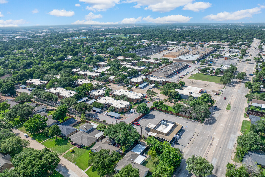 Tara Place in Dallas, TX - Building Photo