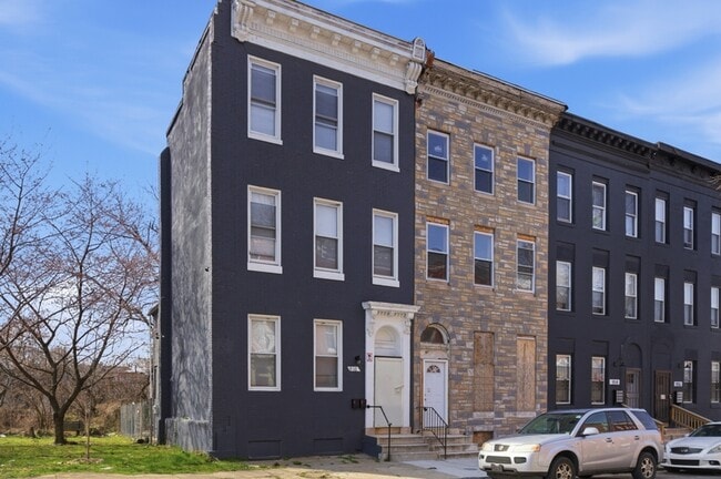 910 N Arlington Ave in Baltimore, MD - Foto de edificio - Building Photo
