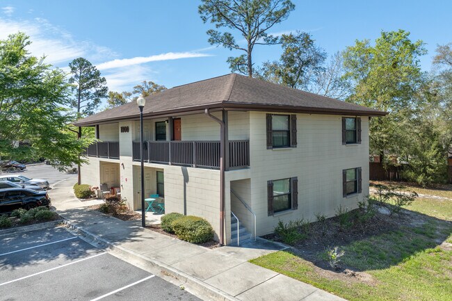 Pine Hill Apartments in Jacksonville, FL - Foto de edificio - Building Photo