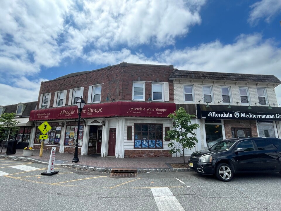 101 W Allendale Ave, Unit 1 in Allendale, NJ - Building Photo