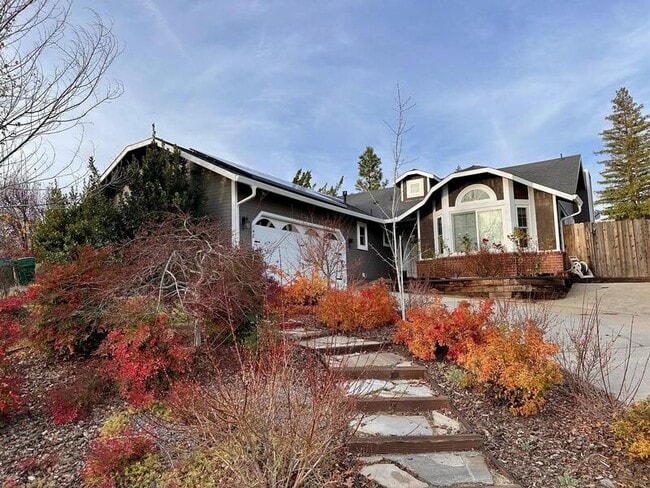 148 Castlemont Dr in Grass Valley, CA - Building Photo - Building Photo