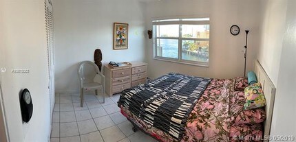 3948 NE 169th St-Unit -403 in North Miami Beach, FL - Foto de edificio - Building Photo