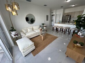 1010 SW 69th Ave in Miami, FL - Building Photo - Building Photo