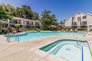 Brookside Oaks in Sunnyvale, CA - Building Photo