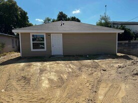 1315 Convent Ave in Laredo, TX - Building Photo