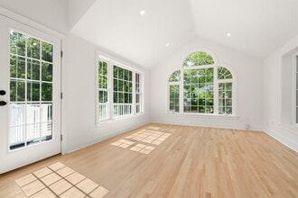 576 Grove St in Framingham, MA - Building Photo - Building Photo