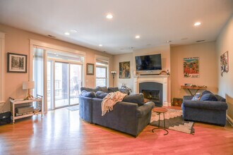 2927 N Lincoln Ave, Unit 4 in Chicago, IL - Building Photo - Building Photo