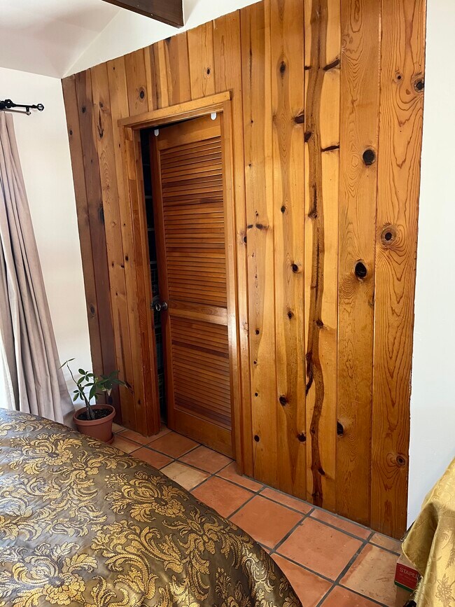 43 Cedar Ln in Santa Barbara, CA - Building Photo - Building Photo