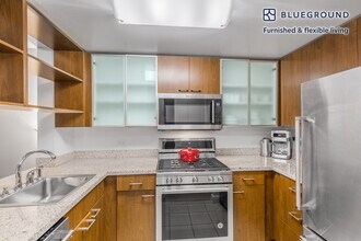130 W 15th St in New York, NY - Building Photo - Building Photo