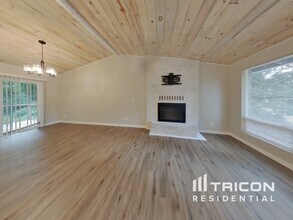 7540 Grahns Ln NE in Bremerton, WA - Building Photo - Building Photo