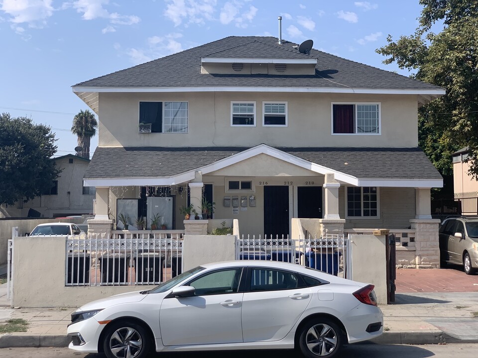 210 E 23rd St in Los Angeles, CA - Building Photo