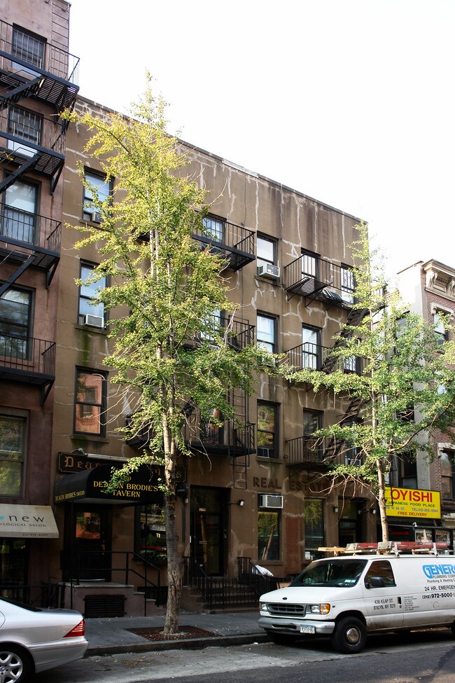 370-372 W 46th St in New York, NY - Foto de edificio - Building Photo