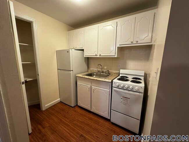 1315 Commonwealth Ave in Boston, MA - Building Photo - Building Photo