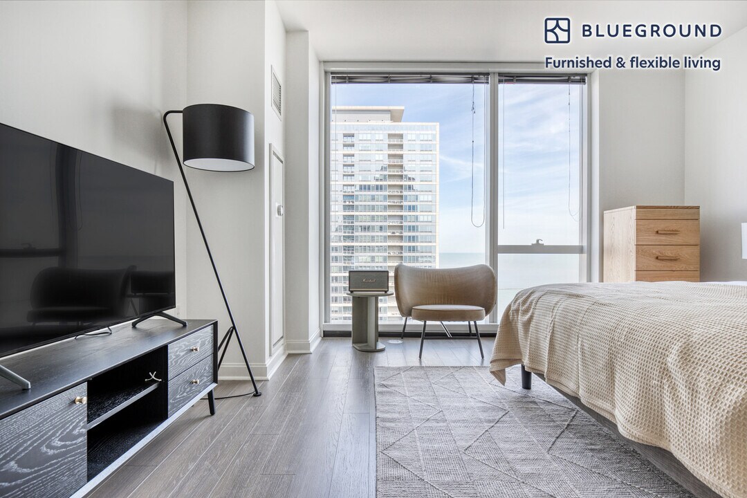 500 N Lake Shore Dr in Chicago, IL - Building Photo