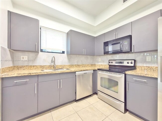 3300 NE 192 St, Unit 118 in Aventura, FL - Building Photo - Building Photo