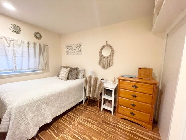 378 E 8th St, Unit 4B in Boston, MA - Building Photo - Building Photo