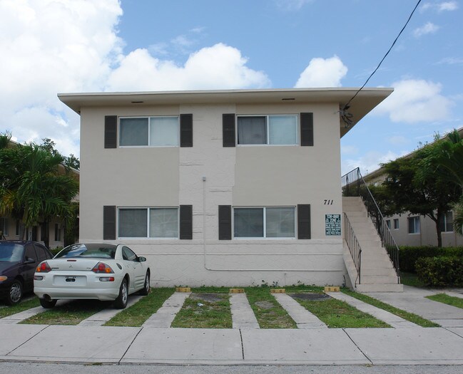 711 SW 5th St in Miami, FL - Building Photo - Building Photo