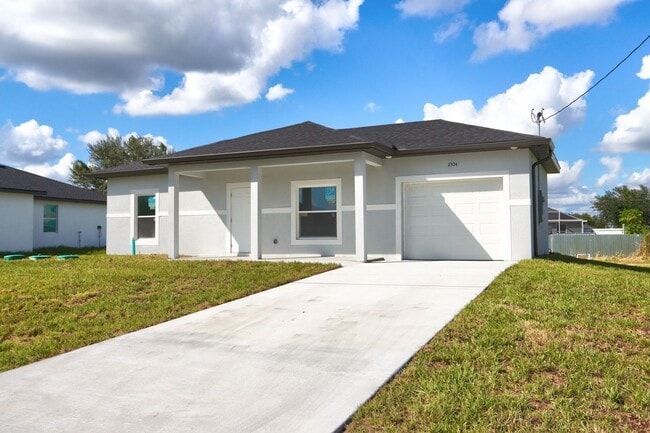 2504 30th St SW in Lehigh Acres, FL - Building Photo - Building Photo