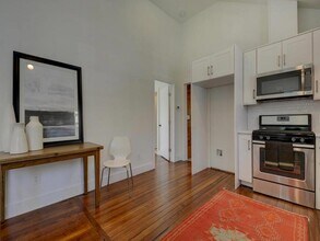 66 1/2 Navasota St in Austin, TX - Building Photo - Building Photo