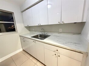 2129 Davie Blvd in Fort Lauderdale, FL - Building Photo - Building Photo