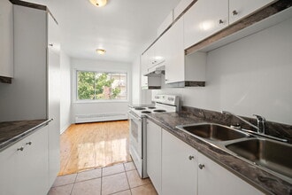 2775 De Kent Av in Montréal, QC - Building Photo - Building Photo