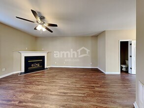 835 Brookhannah Ct in Fuquay Varina, NC - Foto de edificio - Building Photo